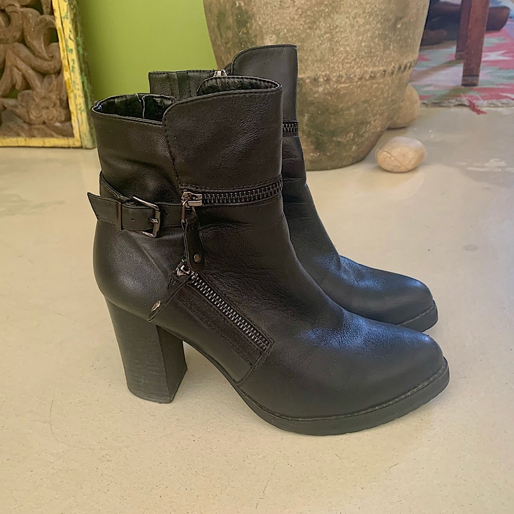 Black pair of boots